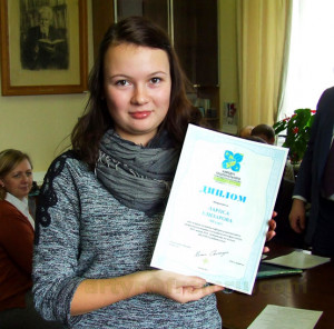 На заседании кафедры РПП вручен диплом лучшей студентке по итогам 2012-2013 учебного года Ларисе Елизаровой